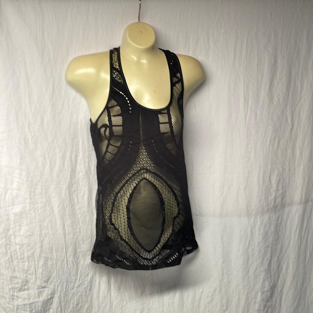 Buckle, women’s size medium, black lace/mesh racer tank top